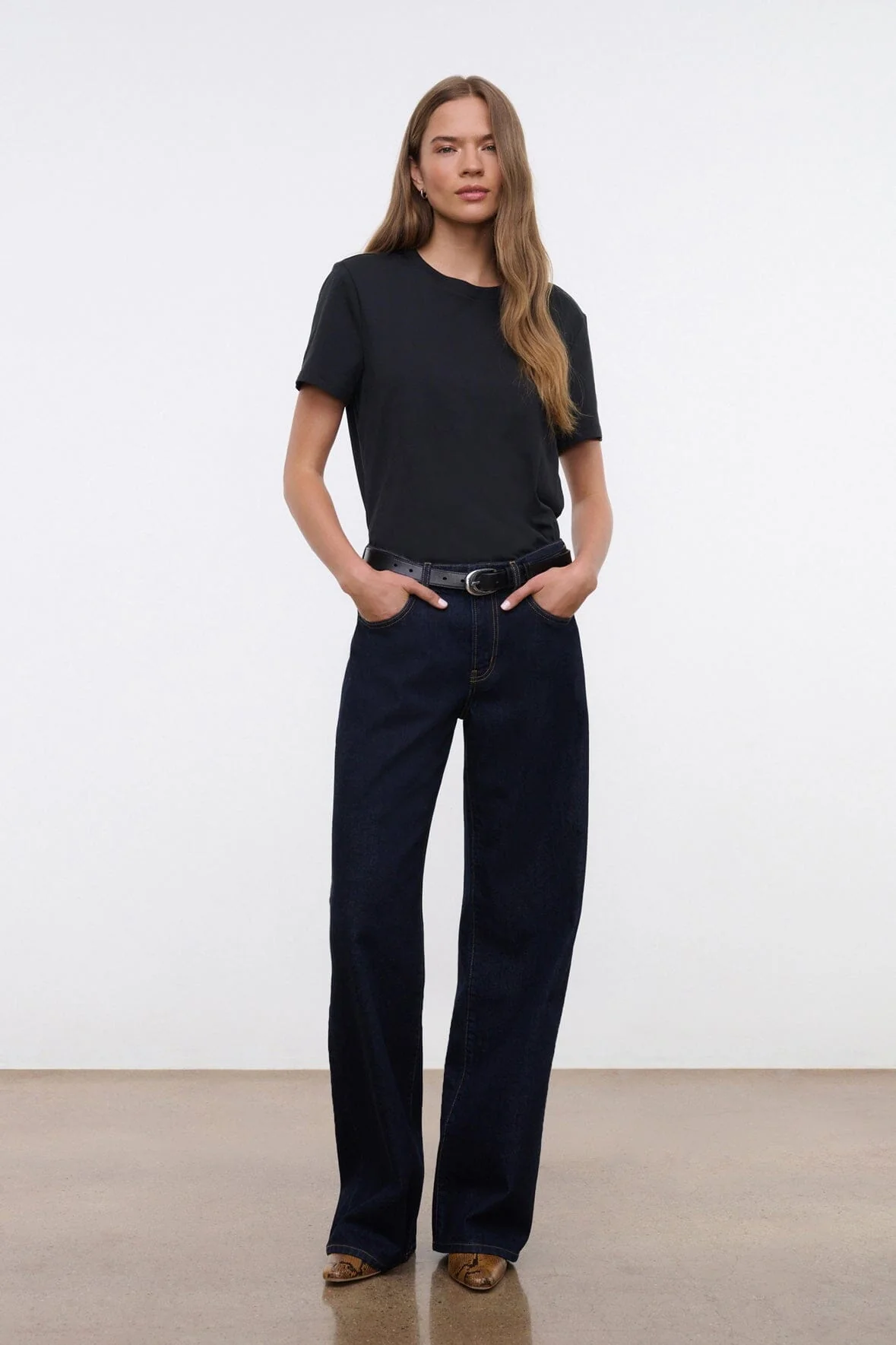 CREW NECK T SHIRT | BLACK